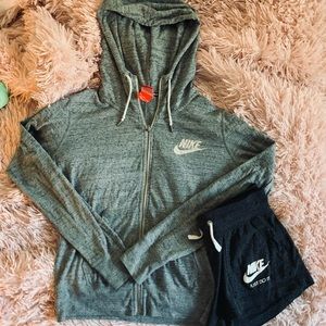 Grey vintage Nike zip up hoodie!